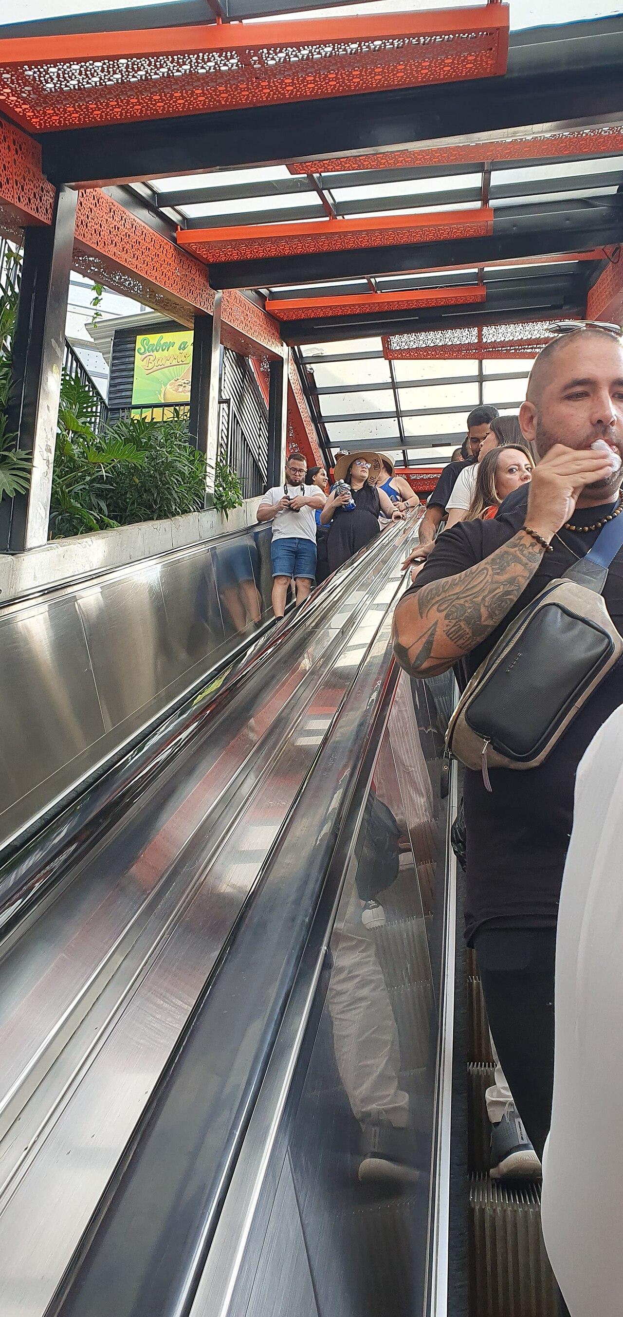 Escalators Comuna 13 Medellín Colombia 2024 (2)