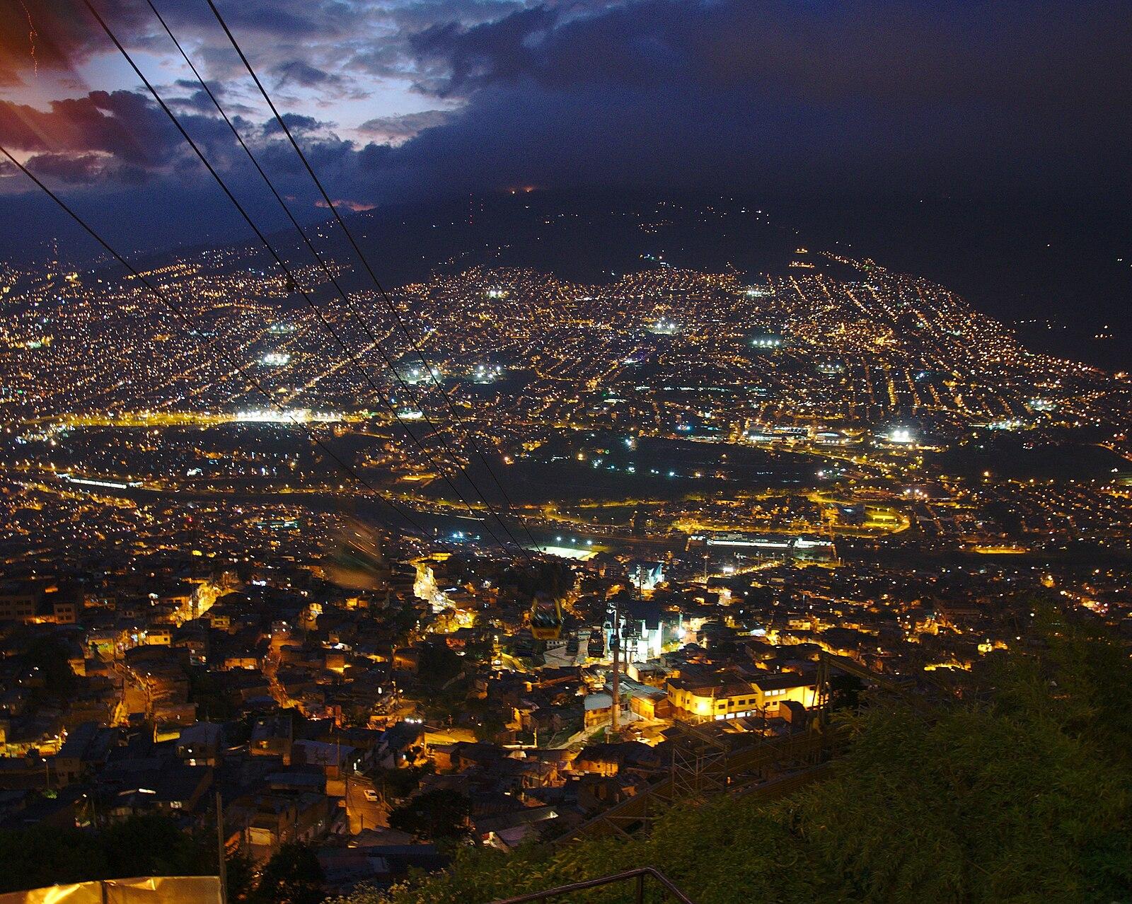 Metrocable in Medellín by night